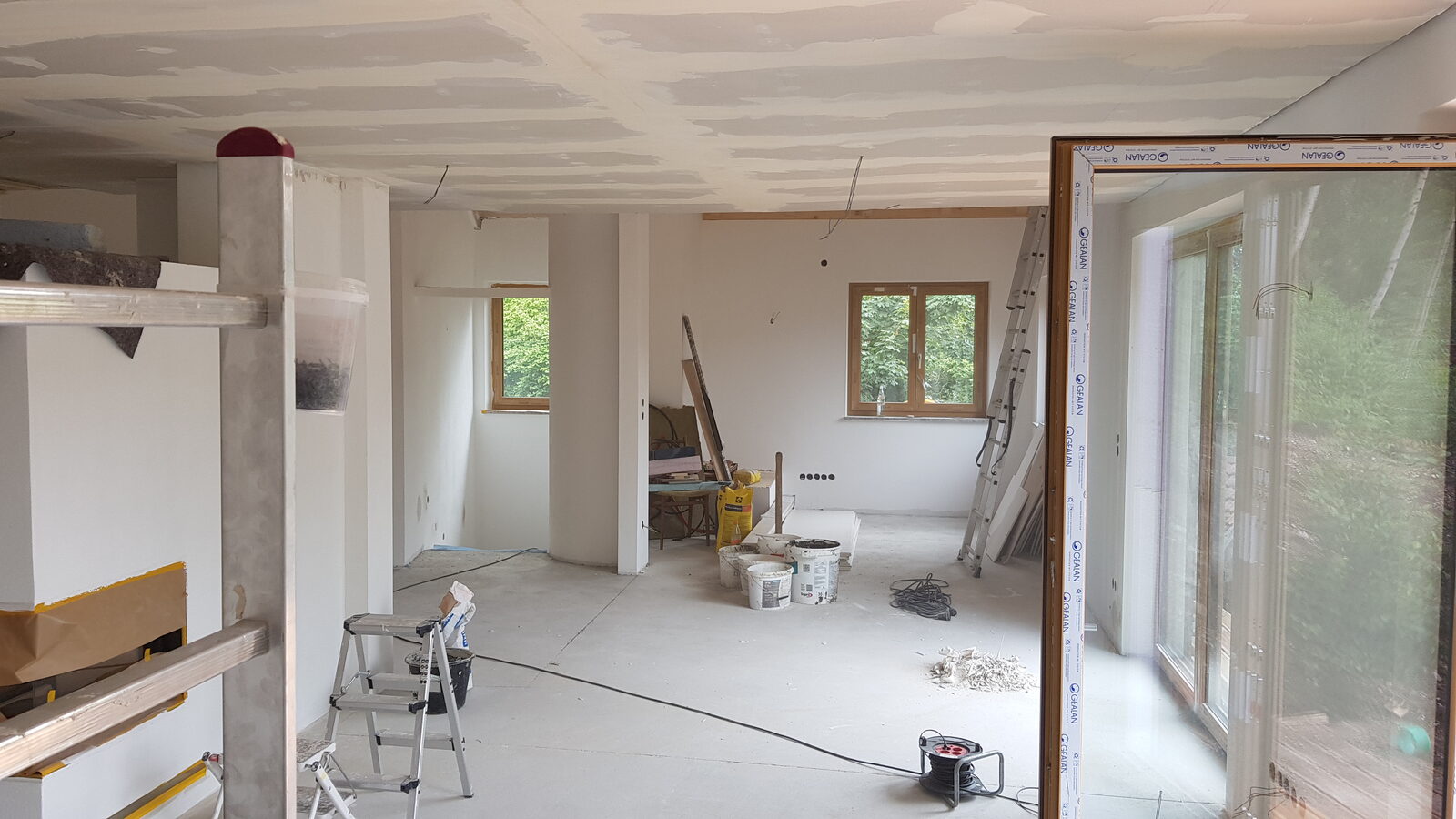 Fertig verspachtelte Wandflächen im Trockenbau