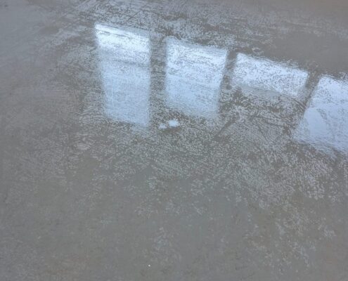 Boden nach der Reinigung mit Spiegelung