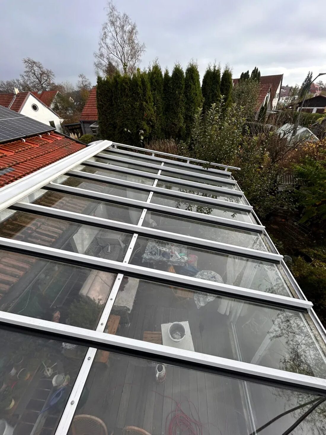 Dasselbe Glasdach nach der Reinigung