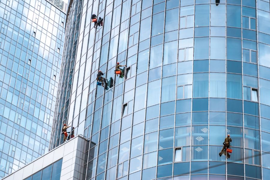 Fensterreinigung am Bürogebäude — Glasreinigung Vaterstetten
